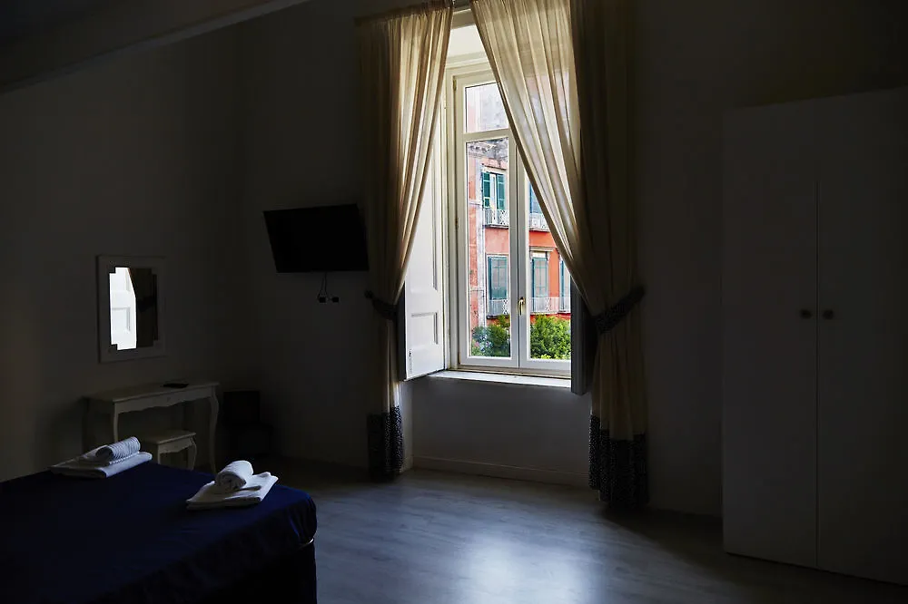 Nocleg ze śniadaniem B&B Neapolis Bellini